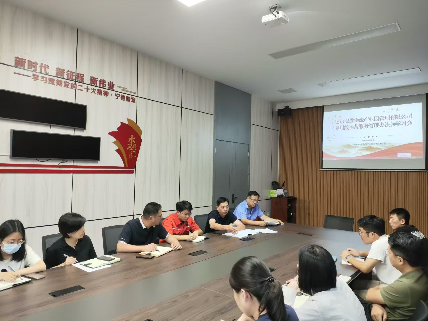 福州鐵路物流中心寧德鐵路物流營業(yè)部領(lǐng)導深入寧德陸港開展愛車宣傳活動，張長明拍攝.jpg